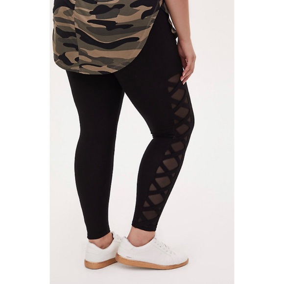 torrid Pants - 🆕 Torrid Black Lattice Mesh Side Premium Legging